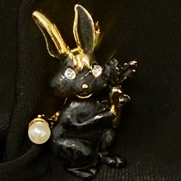 Animal Lover Vintage Pins Brooches Set of 3 - White Cat / Black‎ Rabbit / Deer - Picture 5 of 10